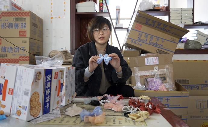 村里的發(fā)飾設(shè)計(jì)師：沒(méi)學(xué)過(guò)設(shè)計(jì)，我覺(jué)得好看就行