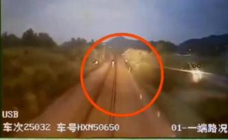 绩溪县警方：男子前一秒在铁轨上拍警示视频，后一秒被撞身亡