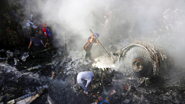 巴基斯坦坠毁客机载多名军官，至少5名军官遇难