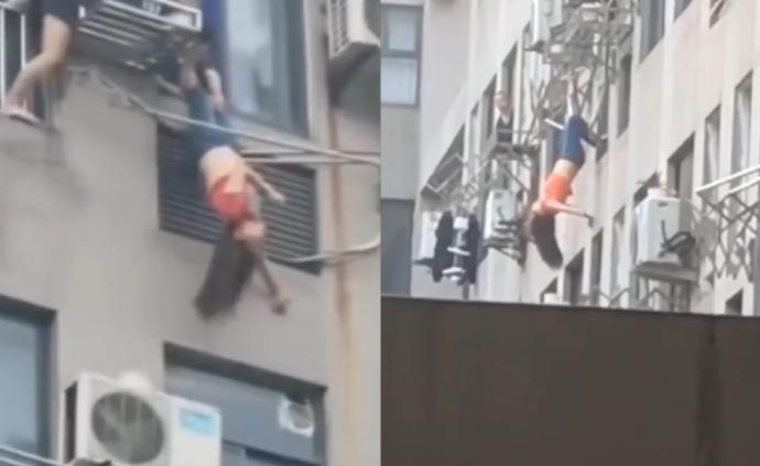 女子倒掛八樓晾衣架鄰居保安合力救下,喝了酒自稱睡著了