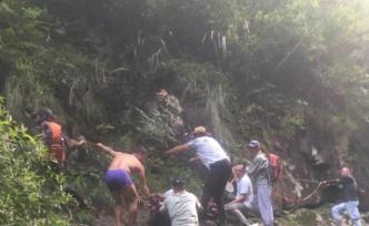 浙江47岁女驴友掉崖受伤，一救援队员摔落20米悬崖均获救