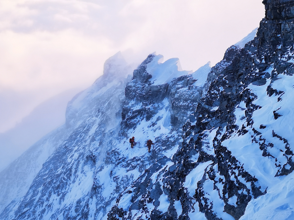 5月27日，2020珠峰高程测量登山队正在向珠峰峰顶挺进。-2
