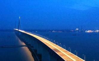 沪通长江大桥首次亮灯，主跨进行荷载试验