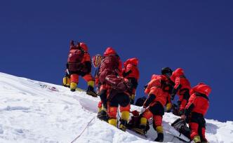 图集｜2020珠峰高程测量登山队登顶成功，竖立觇标