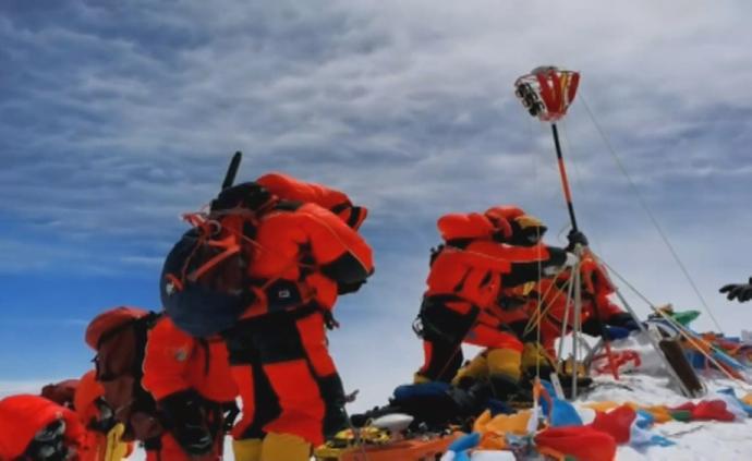 登峰測(cè)極|覘標(biāo)在珠峰峰頂架設(shè)成功