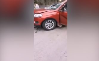 通江一私家车被落石击中，致一死两伤