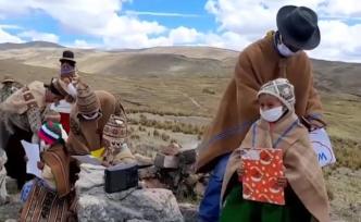 高原5000米徒步15公里，秘鲁儿童每天上山收听广播教学