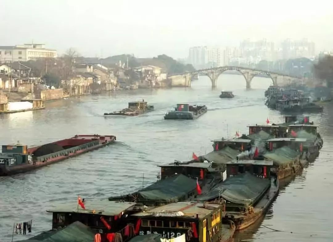 多位代表建议沿大运河文化带规划建设“京杭高铁第二通道”。