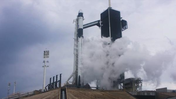 发射前17分钟，SpaceX载人首秀推迟了