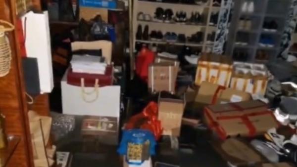 朱芳雨家地下室被淹，收藏的大量茶酒鞋部分受损