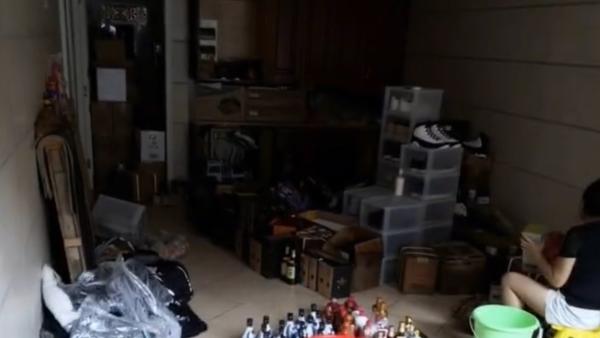 朱芳雨家中地下室被淹，收藏了大量茶酒鞋