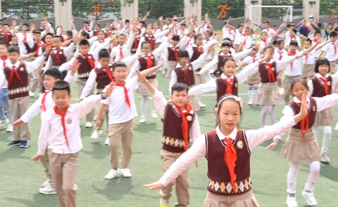 鍛煉提高免疫力！小學(xué)生課間跳《卡路里》