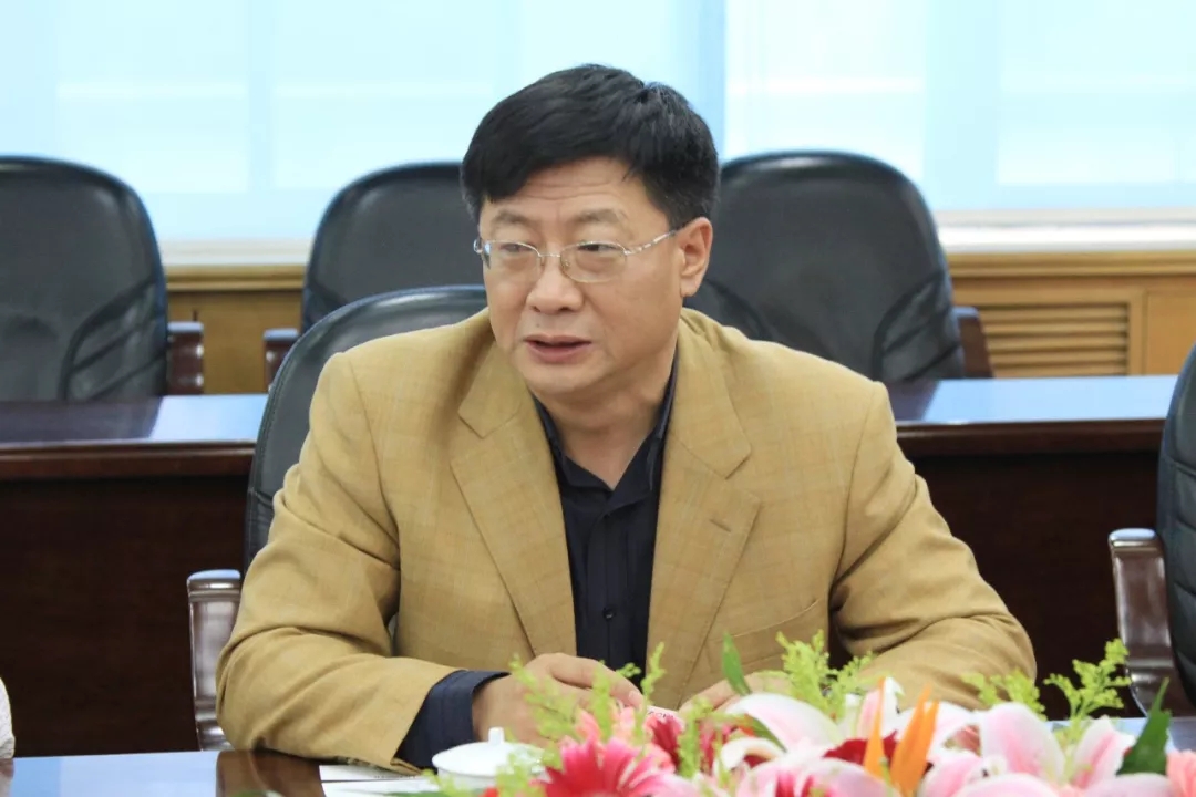 许武成中科大校史上实际主事时间最长的党委书记,上任近十年