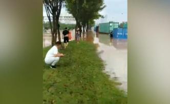广州暴雨货车司机救人溺亡，被救者妻子：心里很不好受