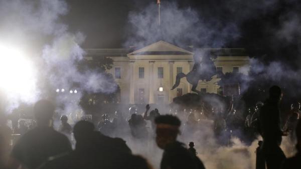 民众无视宵禁暴力纵火，美国白宫紧急灭灯
