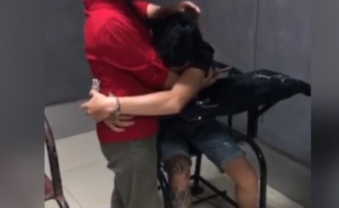 母亲审讯室哭着训儿子：父母教不了，就是公安局教了