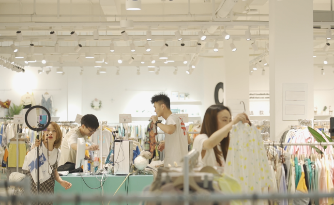 童裝公司變共享直播基地，吸引主播入駐
