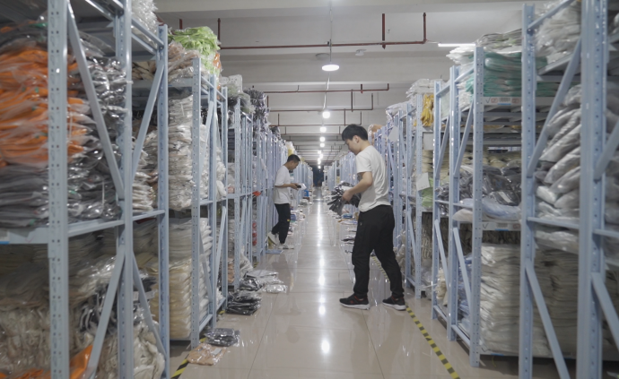 轉(zhuǎn)型直播不易，童裝公司急調(diào)供應(yīng)鏈接單