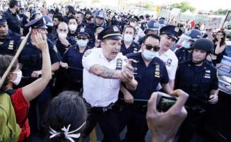 美警对报道抗议活动记者发动袭击百余次：使用催泪瓦斯等