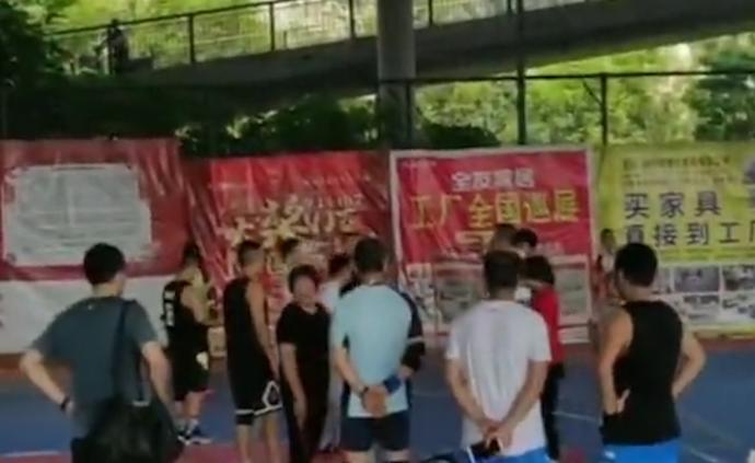 老人占領(lǐng)籃球場改打羽毛球,年輕人:他們氣勢洶洶