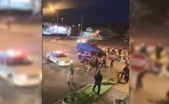 纽约州抗议现场SUV冲撞警察，至少两名警员受伤