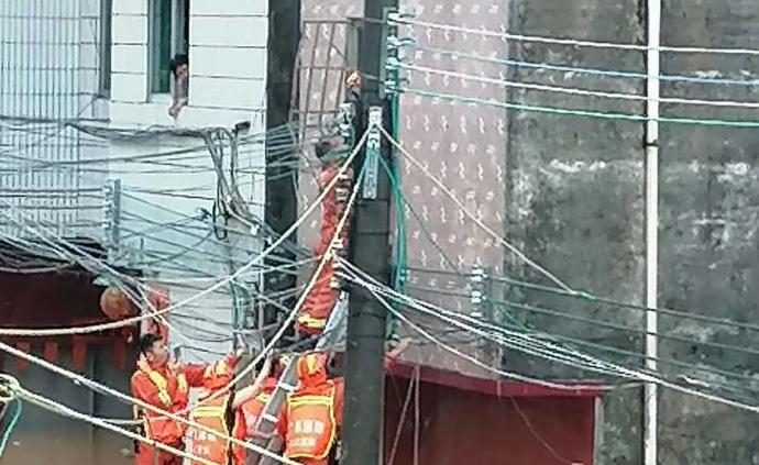 陽江突遇暴雨洪水,消防一上午營救轉移47人