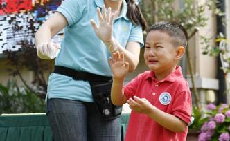 城事｜上海幼儿园“小神兽”入园首日：有的淡定，有的急哭