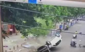 徐州一小学门口发生交通事故，5人受伤送医