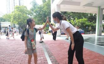 深圳幼儿园采取自愿弹性上学制度，学生入园可摘口罩