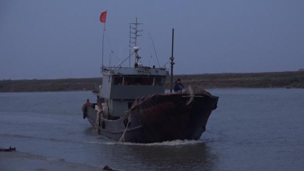 江苏沿海进入休渔期，六人非法捕捞被抓