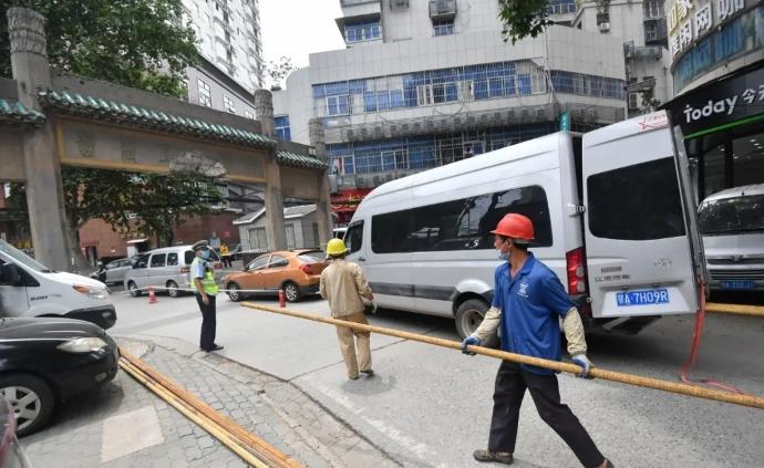 武汉大学老牌坊遭撞击受损，已开始修复保护工作