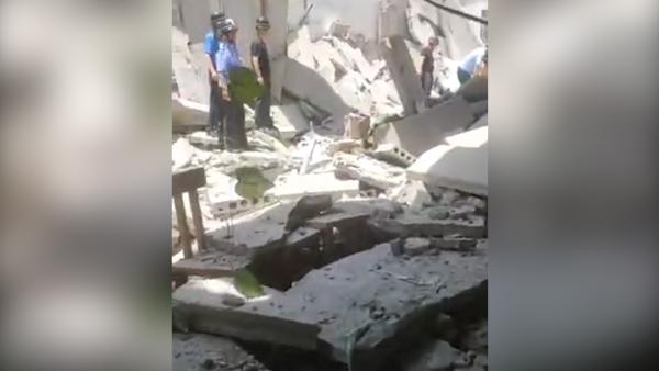 安徽亳州一房屋顶全部坍塌，5人被送医