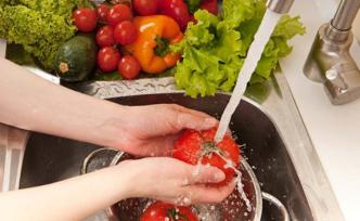 调查：近四成受访美国人“高危防疫”，如用漂白剂清洗果蔬