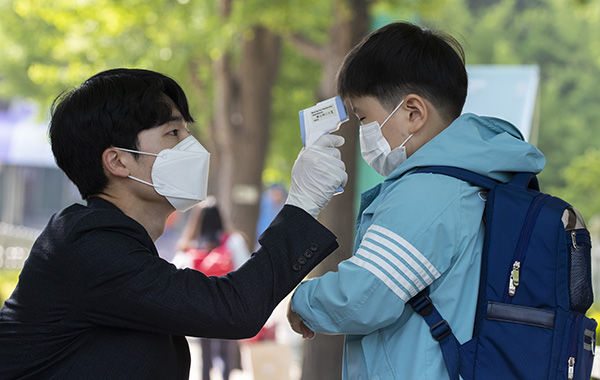 央视新闻韩国新增38例新冠确诊病例，最后一批中小学生返校复课