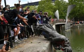 英国布里斯托市长称将打捞奴隶贩雕像：不姑息犯罪性破坏