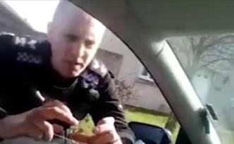 “因为你是黑人”，英国警察无故拦停非裔驾驶员