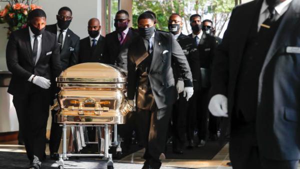 遭美警跪压致死非裔男子葬礼在休斯敦举行：葬于母亲墓旁