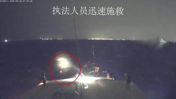 砂石运输船海上遇险，沪宝山海事生死驰援