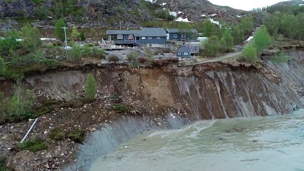 8座房屋被冲入海，挪威海岸发生剧烈山体滑坡
