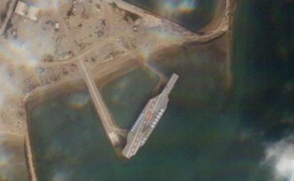 美媒：伊朗建尼米兹级航母模型演习反舰作战