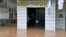 萍乡市某社区工作人员及民警及时解救被困老人
