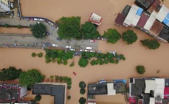 直击桂林永福救援：洪水漫灌居民被困