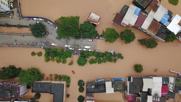 直击桂林永福救援：洪水漫灌居民被困