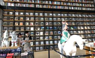 上海城市书香的时空蔓延：24小时书店重现，夜游书集受宠