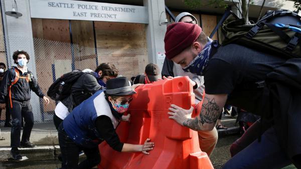 美国西雅图警察局长称：有抗议者向商户敲诈勒索