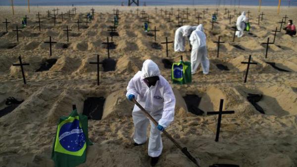 巴西海滩现百座坟墓，民众批政府不作为