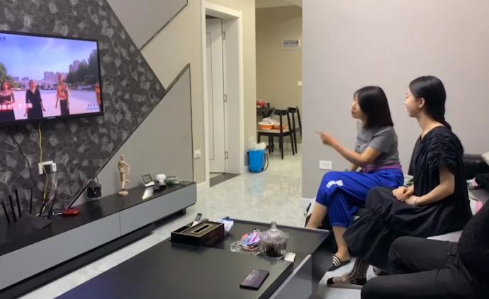 收看網絡畢業典禮,畢業生稱暖心大于遺憾