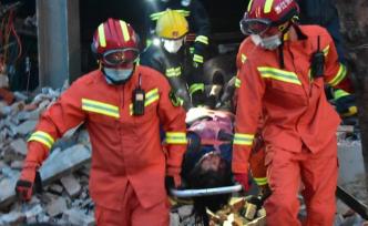 浙江温岭槽罐车爆炸冲出高速，已致10死117伤