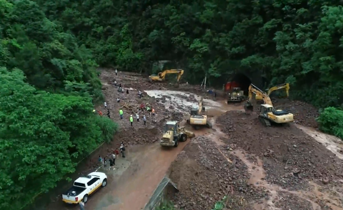 湖南保靖县强降雨致山洪暴发，6人遇难