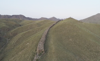秦长城部分坍塌，内蒙古正抢救性修缮